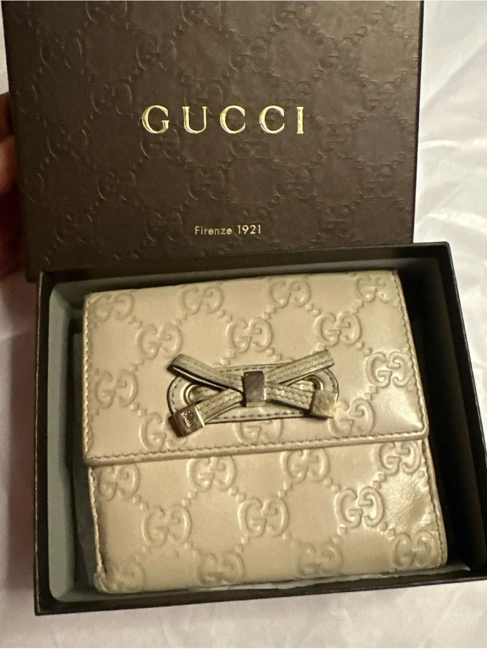 Gucci Cream Embossed GG Bow BiFold Leather Wallet with Box - Picture 12 of 14